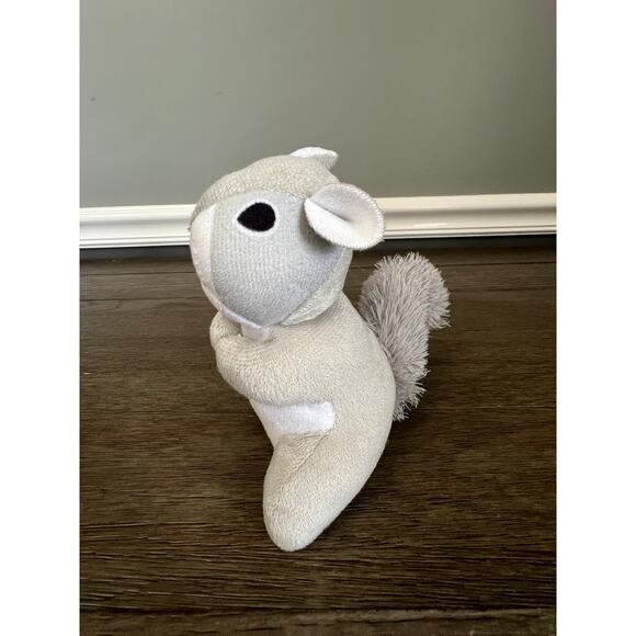 Greenbrier Kennel Club Grey Squirrel with Squeaker‎ Plush Dog Toy - Picture 2 of 5